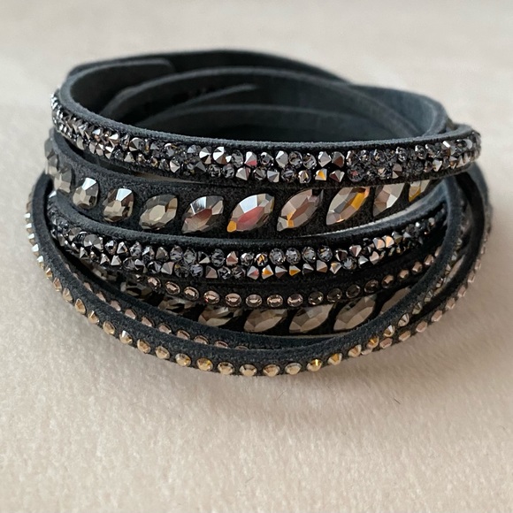 Set. Swarovski crystal wrap bracelet and cuff bracelet. - Picture 2 of 7